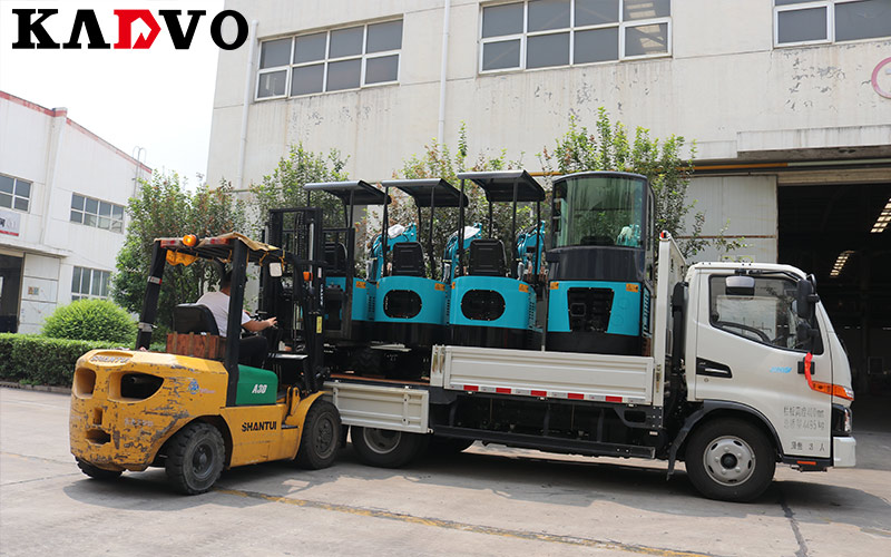 凱迪沃重工一批小型挖掘機出口到歐洲