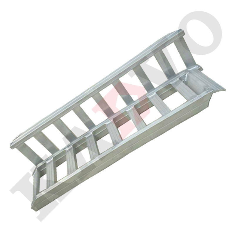 小型挖掘機爬梯