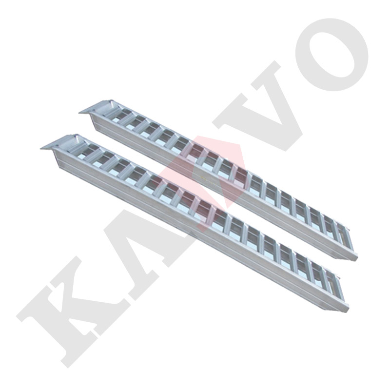 小型挖掘機爬梯