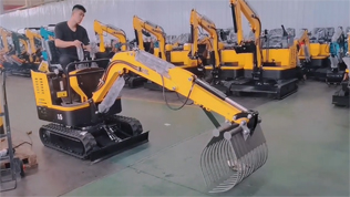 KV15型小挖掘機(jī)配耙子操作視頻 KV15型小挖掘機(jī)配耙子操作視頻