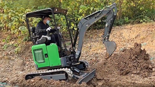 KV20小型挖掘機挖坑實操