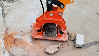 小型挖掘機平板夯輔具視頻